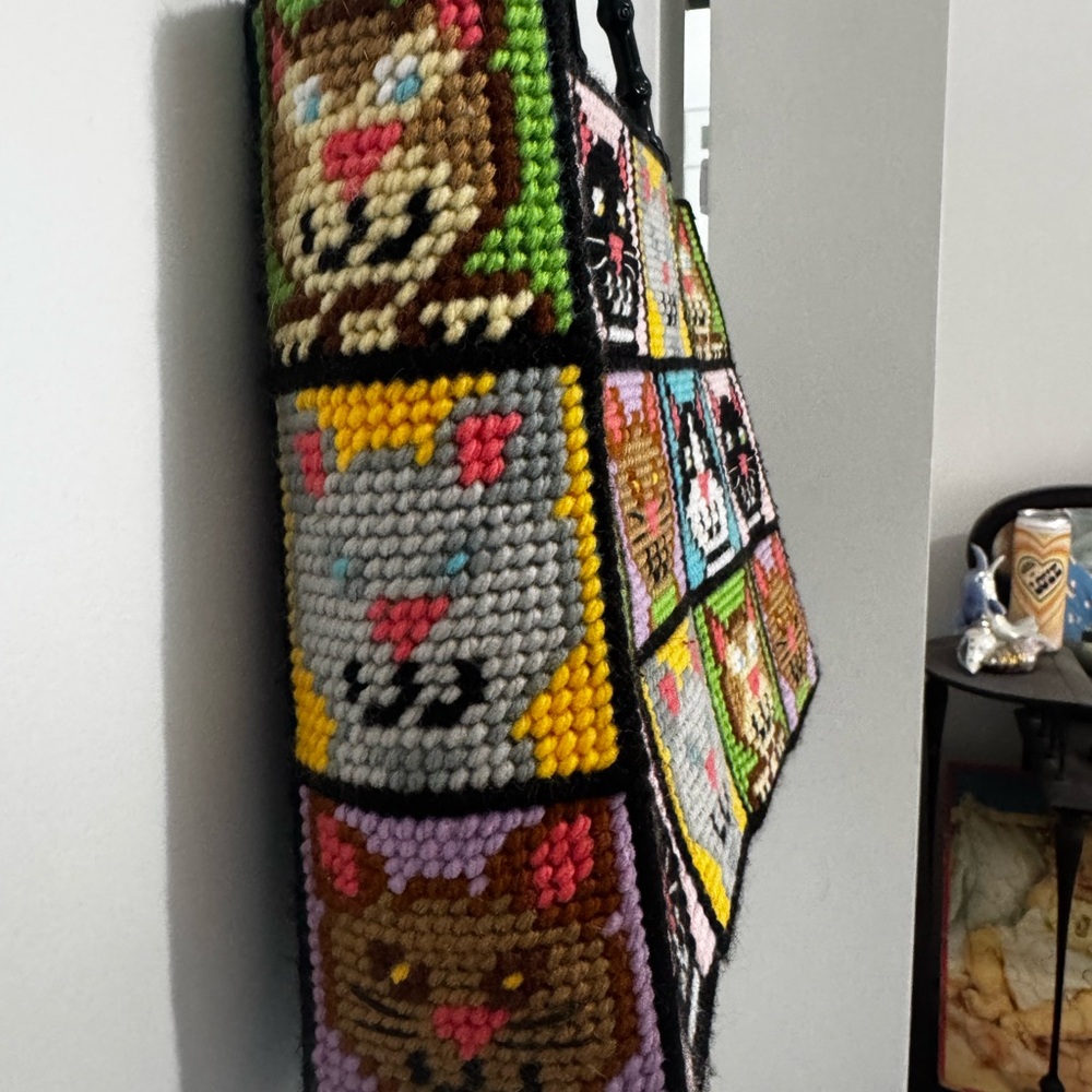 Vintage crochet/cross-stitch Colorful Cat Pattern Tote Bag - Picture 4 of 5